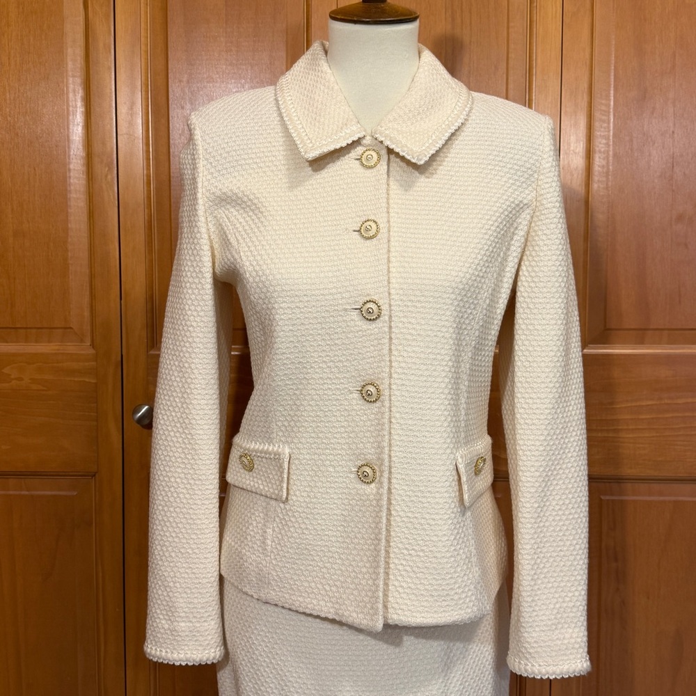 St. John Collection Cream Knit Jacket and Skirt Set - Picture 2 of 16